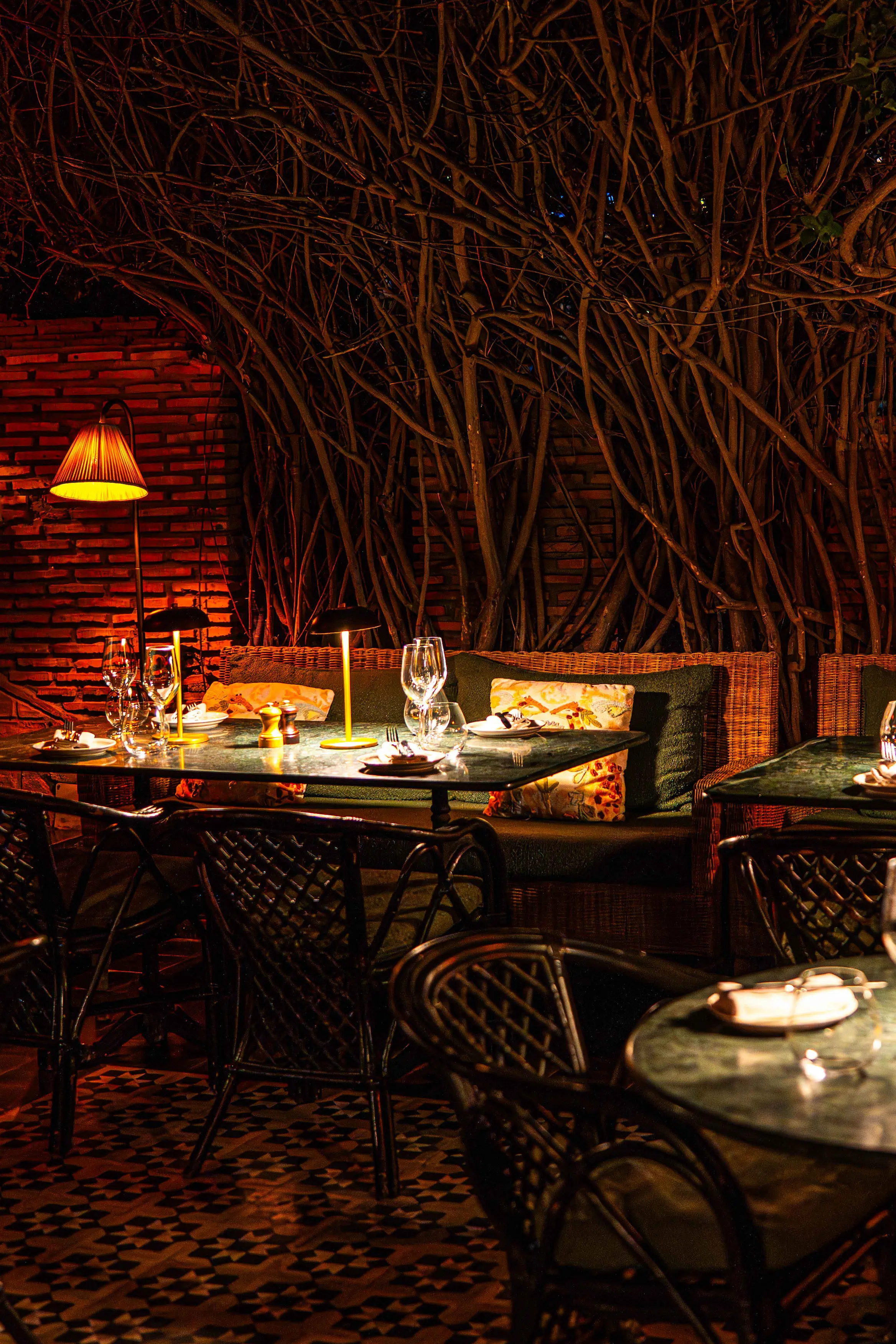 Belle terrasse extérieure pour dîner au Restaurant Le Palace dans le quartier chic de l'Hivernage à Marrakech