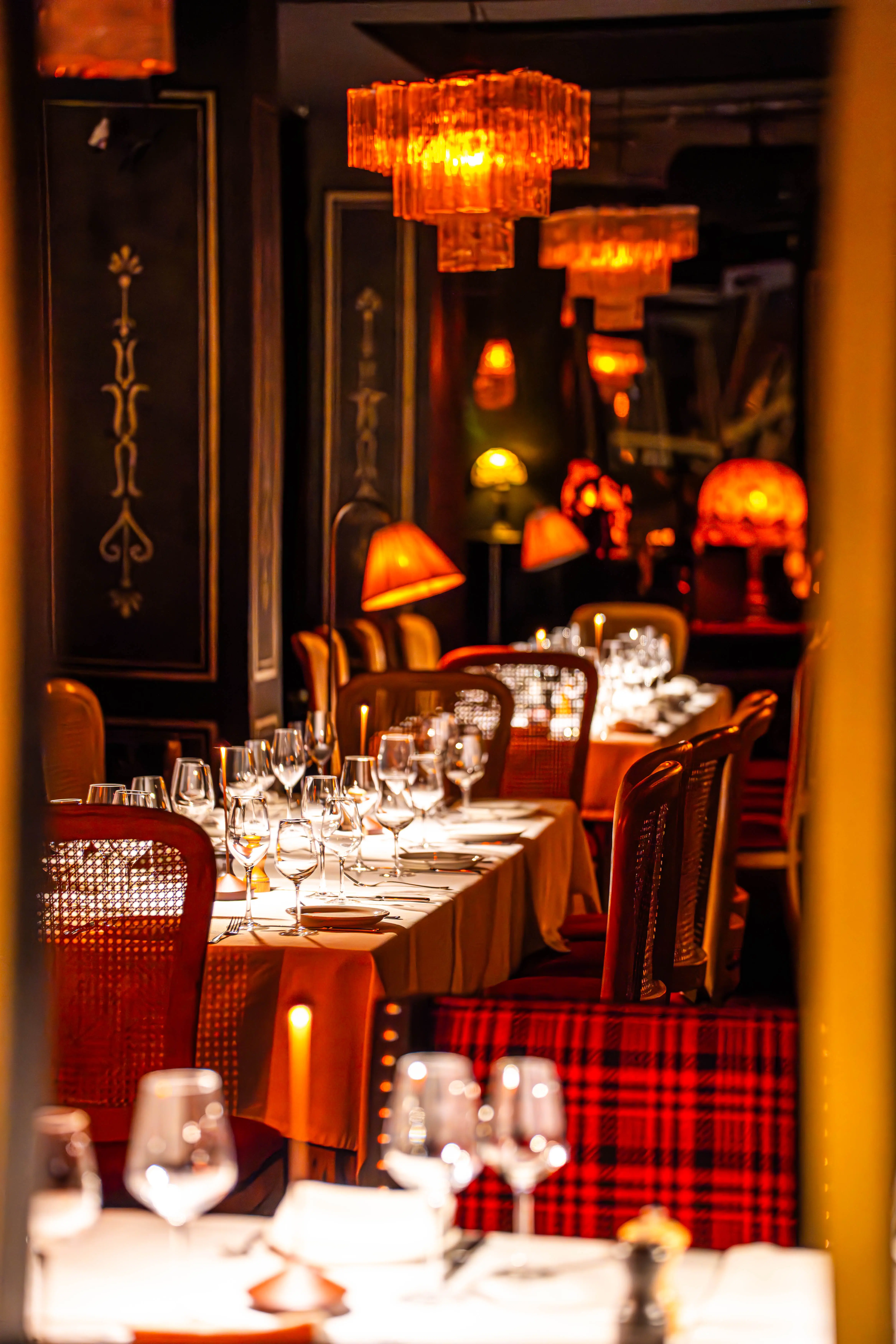 Salle à manger luxueuse de style Art Déco au Palace, restaurant international de premier plan à Marrakech.