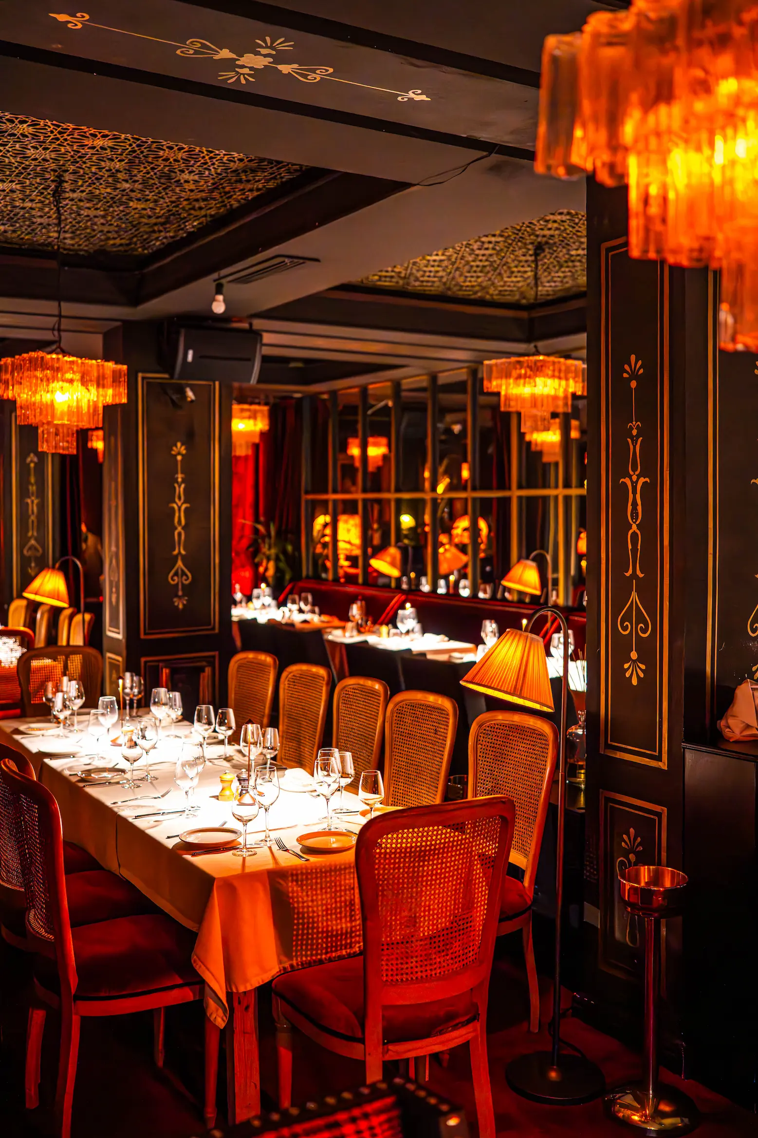 Salle de réception élégante du Palace, un restaurant international de premier plan à Marrakech proposant une gastronomie mondiale.