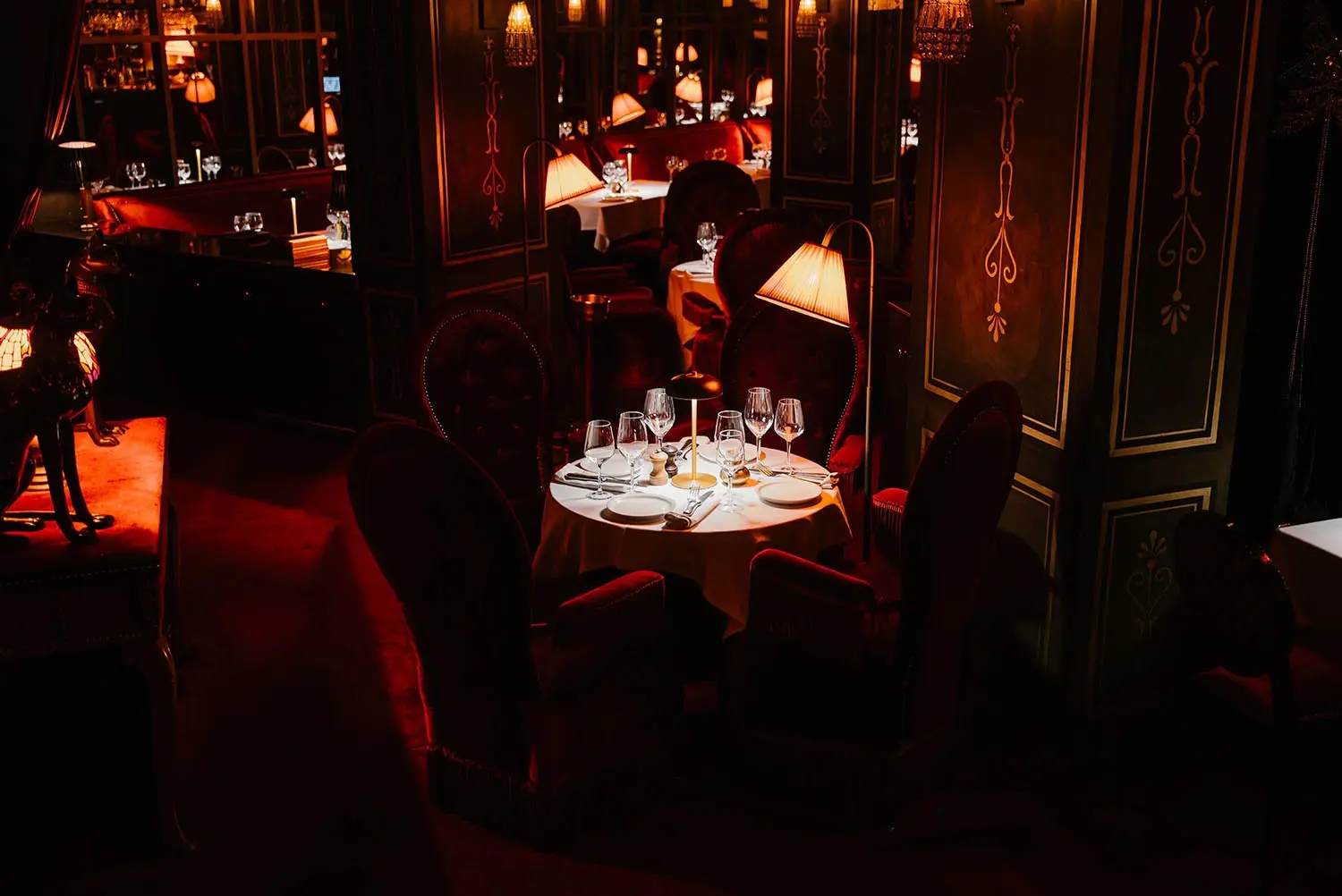 Five-star international dining atmosphere with chic lighting at Le Palace